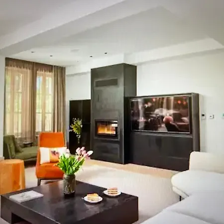 Lovely 5bd House - Upto 10 Guests.