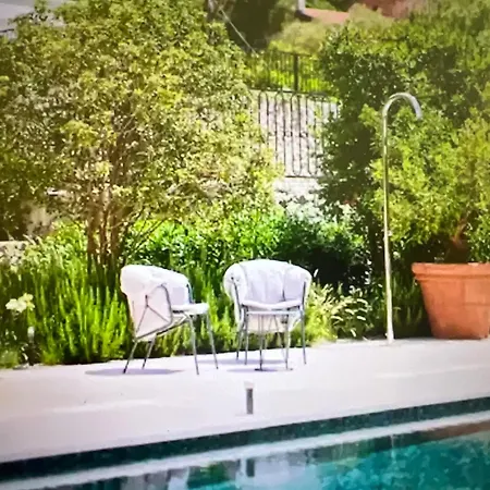 Lovely 5bd House - Upto 10 Guests.